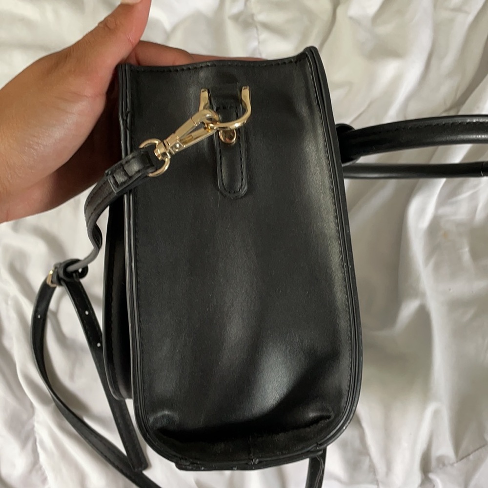 Plain Black Crossbody Bag - Picture 3 of 3